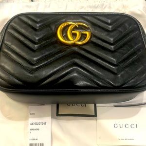 GG marmont handbag in size SMALL w/receipt